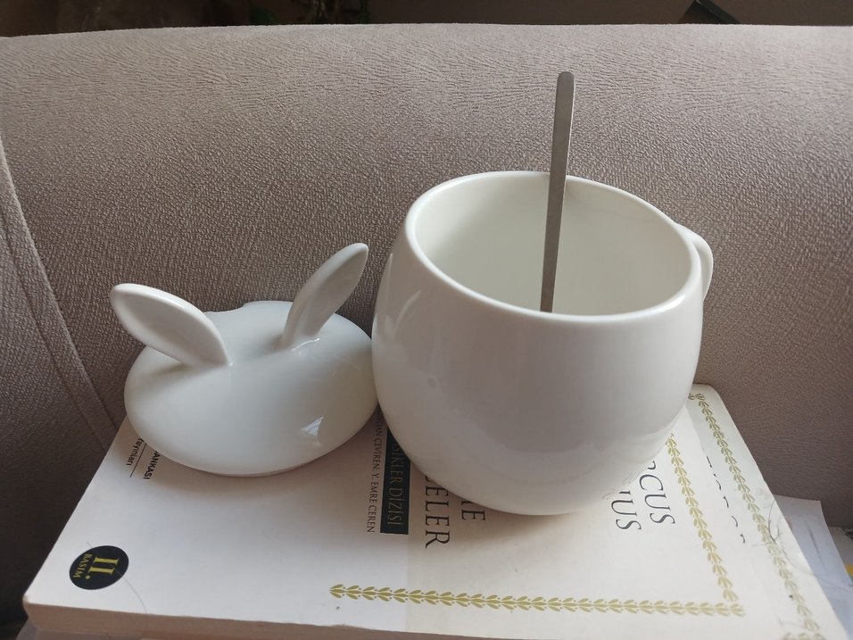 Kulplu Beyaz Tavşan Kulaklı Kapaklı Kaşıklı Kupa - Porselen - Görsel 3