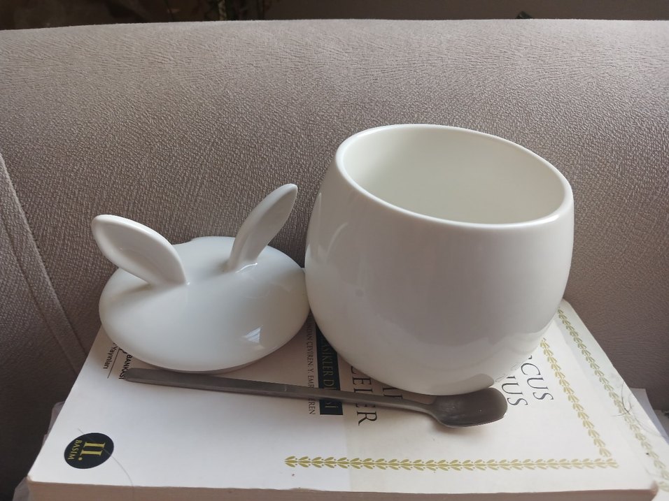 Kulplu Beyaz Tavşan Kulaklı Kapaklı Kaşıklı Kupa - Porselen - Görsel 4