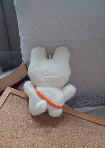 Beyaz Peluş Tavşan Havuçlu Anahtarlık - Görsel 3