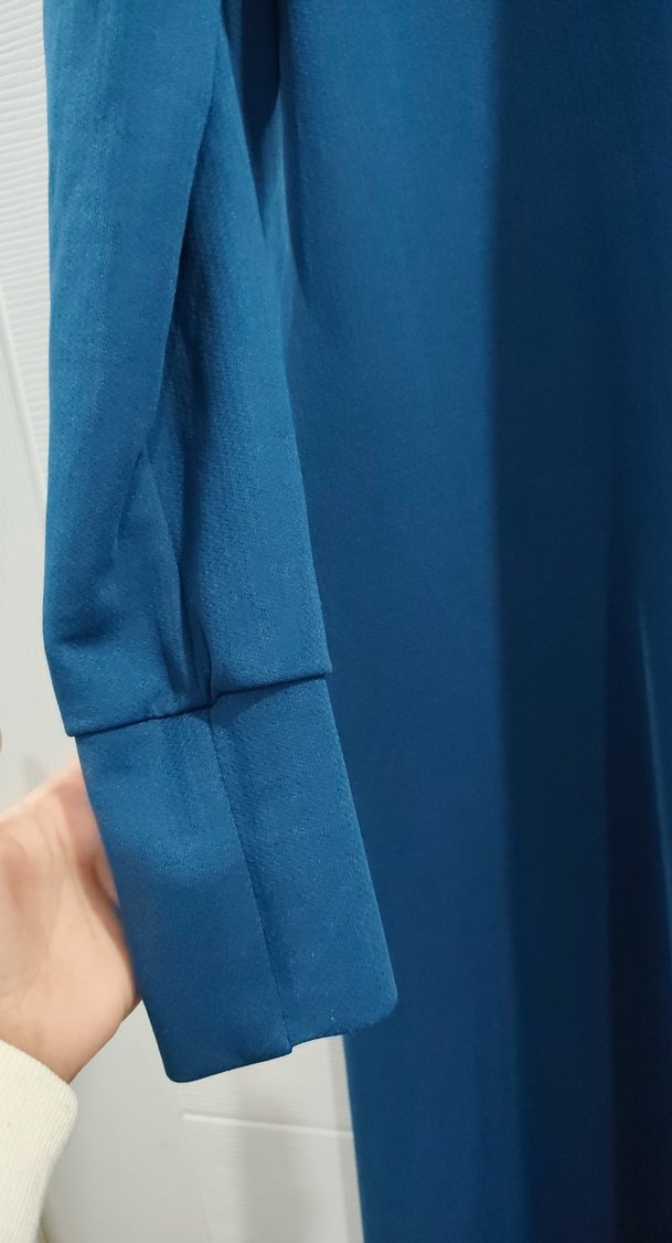 Uzun Kollu, Yüksek Yakalı Mavi Uzun Elbise - Görsel 3