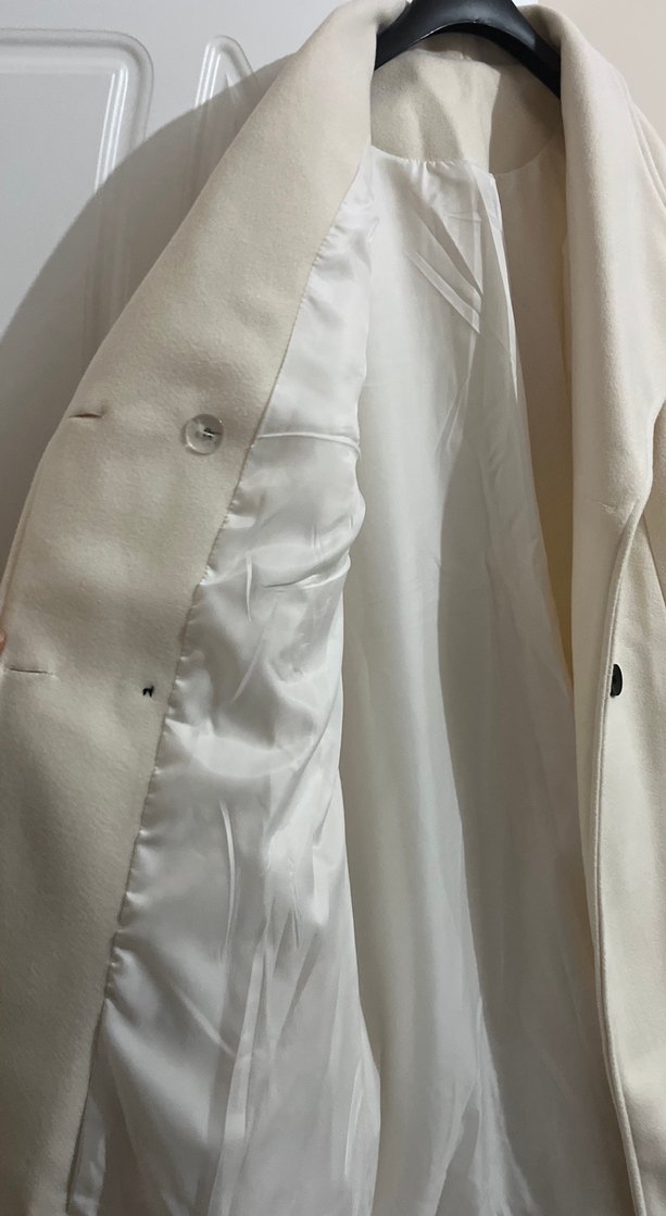 Düğmeli Beyaz Uzun Kadın Kaban - Görsel 3