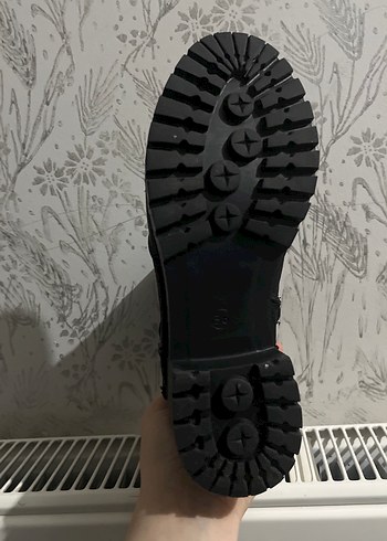 Siyah Yılan Desenli Tokalı Deri Bot - Görsel 3