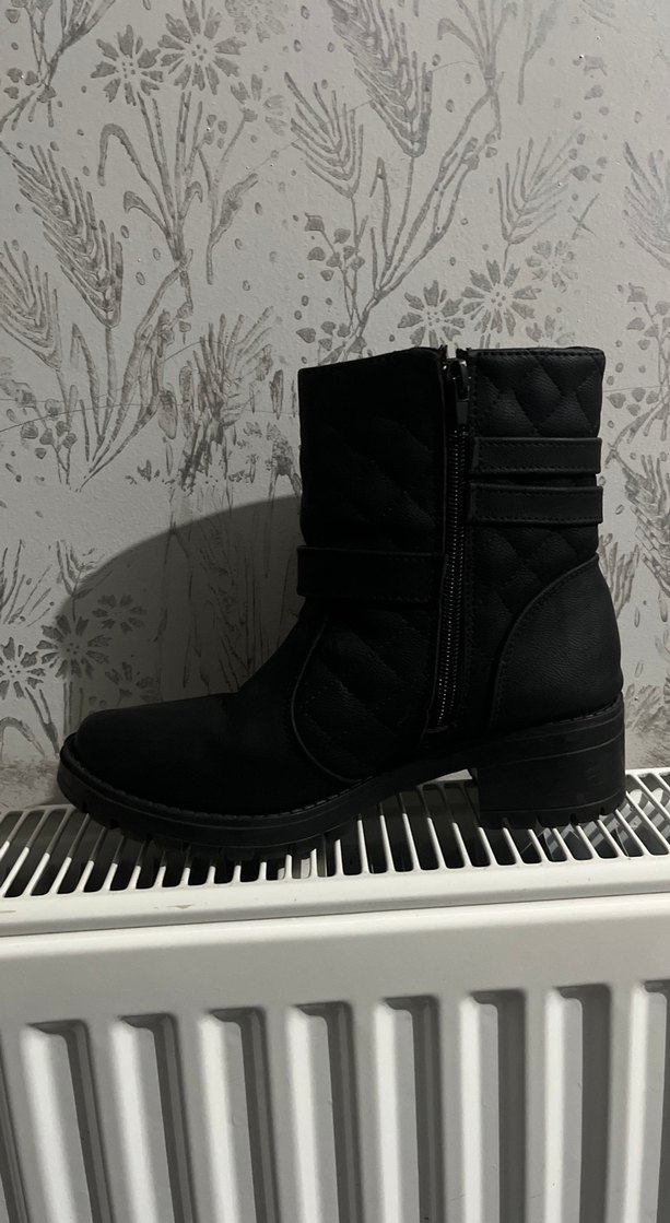 Siyah Yılan Desenli Tokalı Deri Bot - Görsel 2