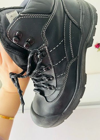 Siyah Bağcıklı Erkek Goth Bot - Görsel 5