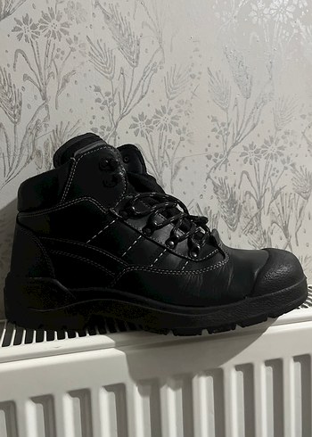 Siyah Bağcıklı Erkek Goth Bot - Görsel 3