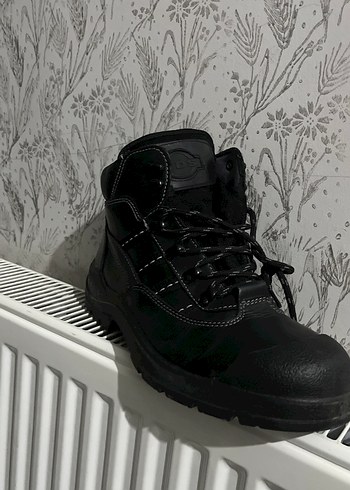 Siyah Bağcıklı Erkek Goth Bot - Görsel 2