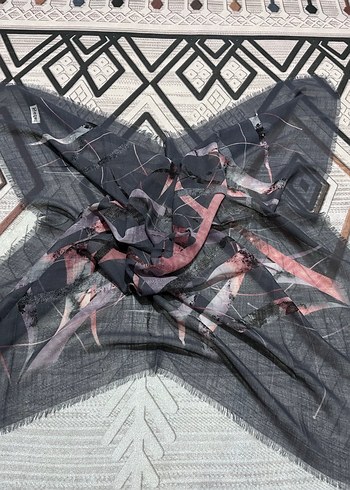 Gri Pilili Kadın Fular - Görsel 4