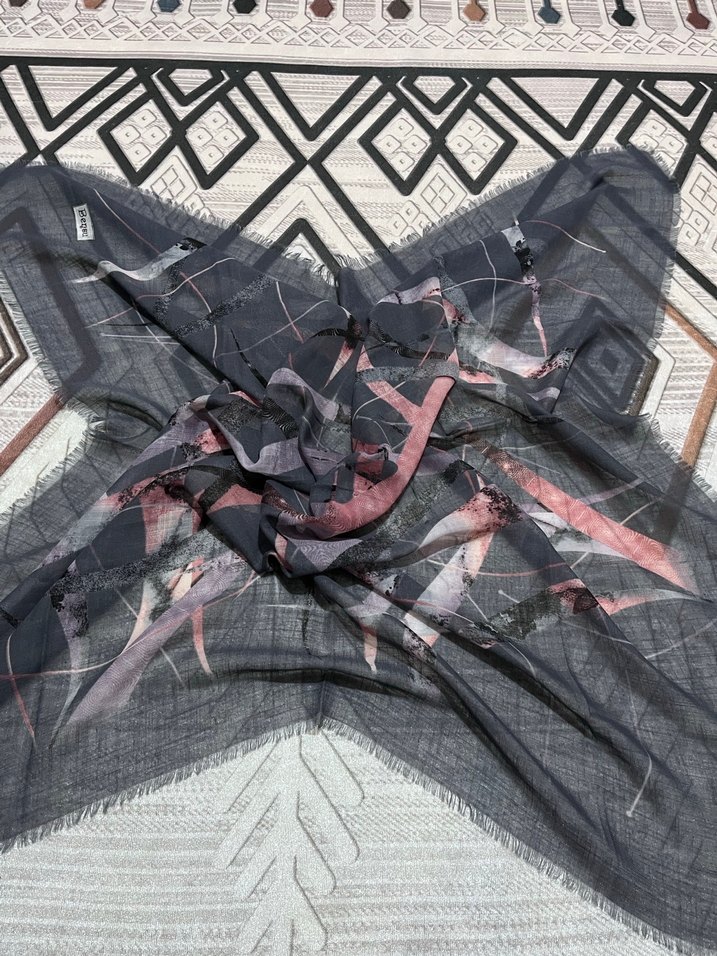 Gri Pilili Kadın Fular - Görsel 4