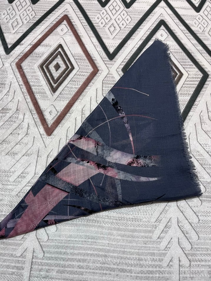 Gri Pilili Kadın Fular - Görsel 2