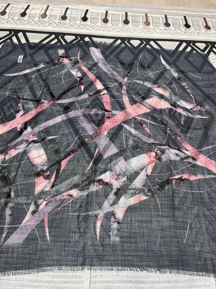 Gri Pilili Kadın Fular - Görsel 3