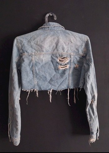 Düğmeli Yırtık Detaylı Mavi Denim Crop Ceket - Görsel 2