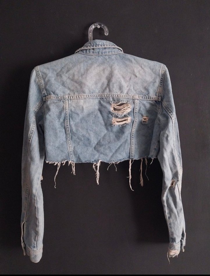 Düğmeli Yırtık Detaylı Mavi Denim Crop Ceket - Görsel 2