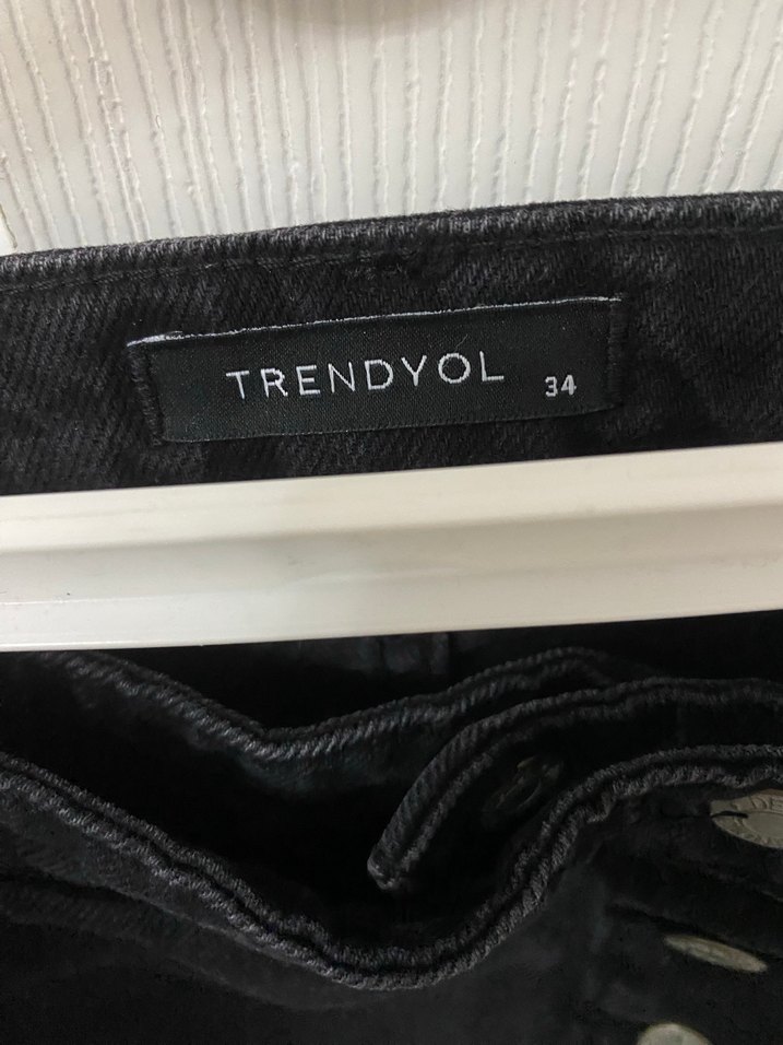 Düğmeli Siyah Mini Kot Şort - Görsel 2