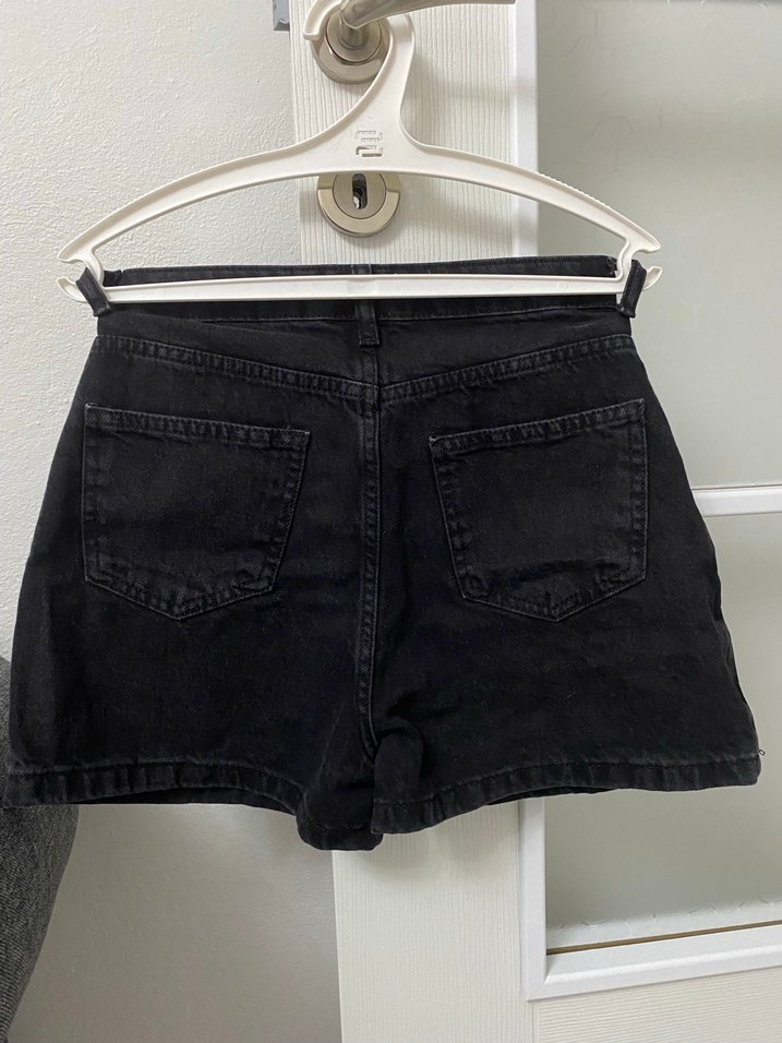 Düğmeli Siyah Mini Kot Şort - Görsel 3