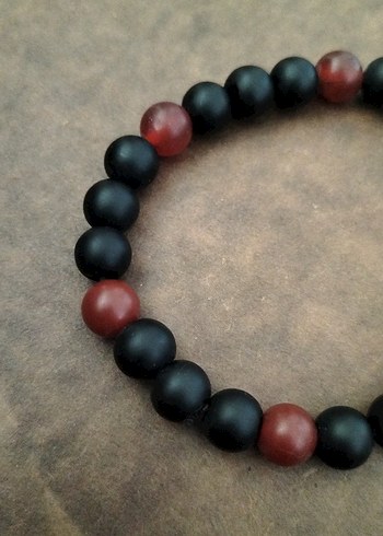 Siyah ve Kırmızı Boncuklu Kadın Bileklik - Görsel 2