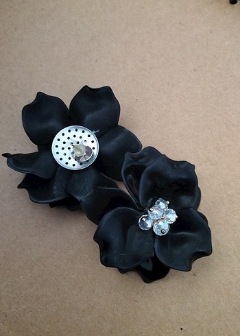 Uzun Siyah Çiçekli Payetli Kadın Küpeler - Görsel 3