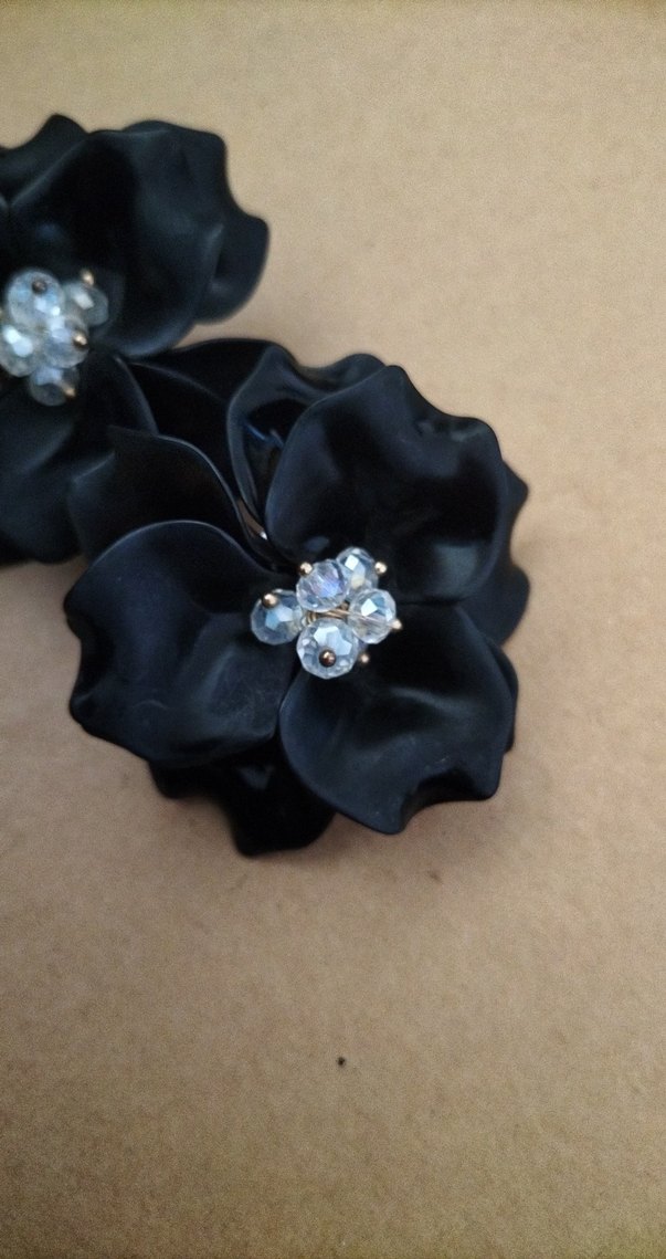 Uzun Siyah Çiçekli Payetli Kadın Küpeler - Görsel 2