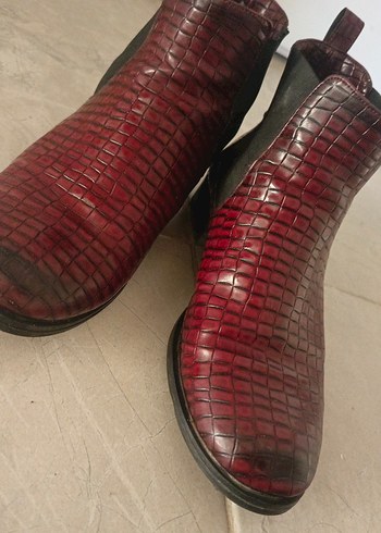 Bordo Deri Yılan Desenli Topuklu Bot - Görsel 7