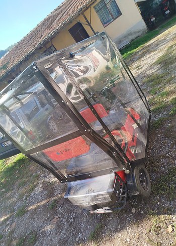 Kırmızı Koruyucu Kaplamalı Üç Tekerlekli Bisiklet - Görsel 3