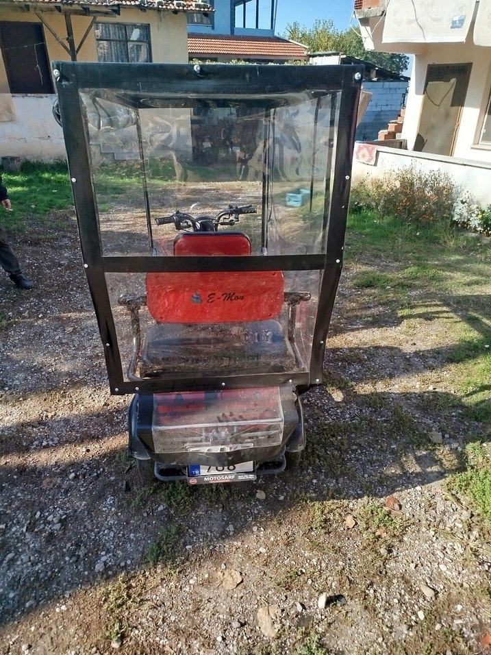 Kırmızı Koruyucu Kaplamalı Üç Tekerlekli Bisiklet - Görsel 5