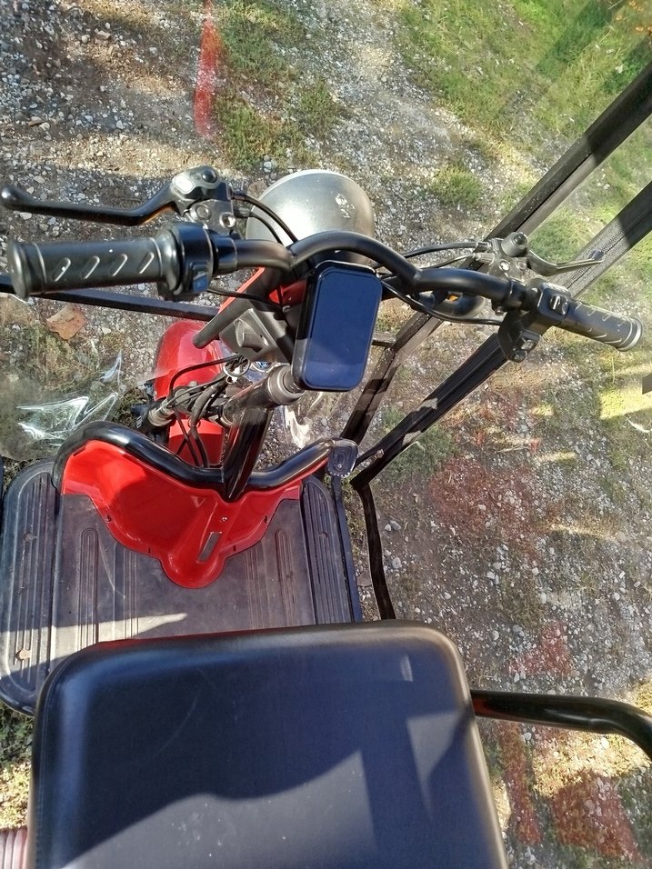 Kırmızı Koruyucu Kaplamalı Üç Tekerlekli Bisiklet - Görsel 2