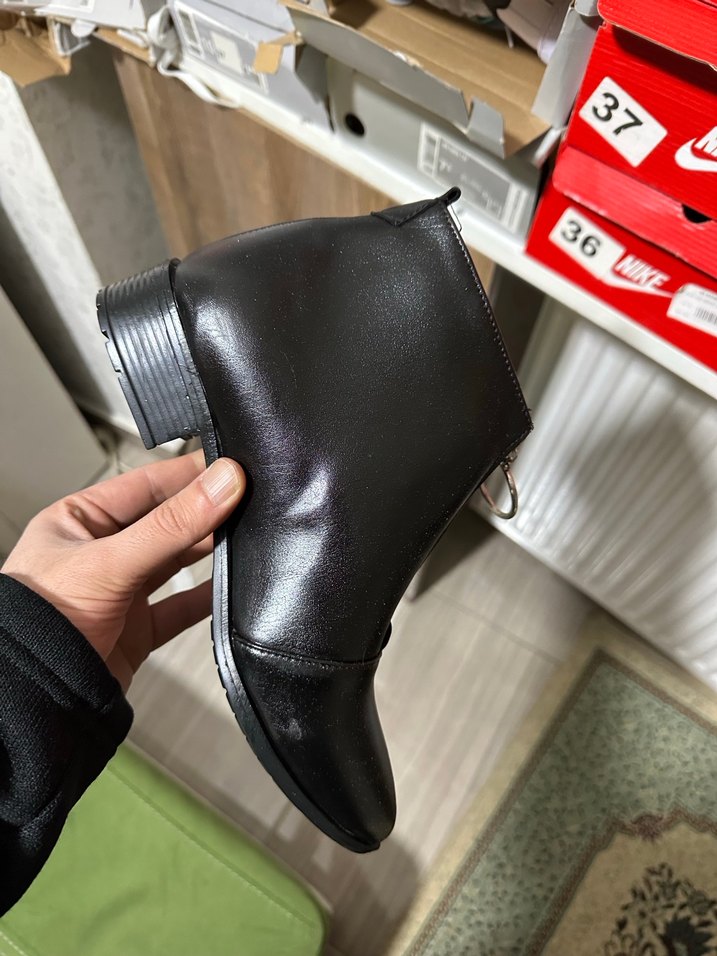 Kadın Siyah Deri Tokalı Topuklu Bot - Görsel 3