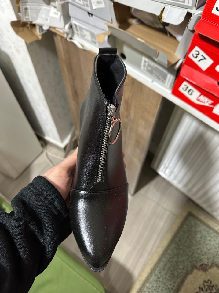 Kadın Siyah Deri Tokalı Topuklu Bot - Görsel 2