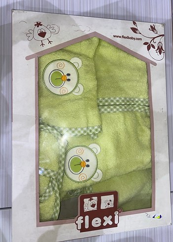 Yeşil Nakışlı Bebek Bornoz ve Aksesuar Seti - Görsel 2