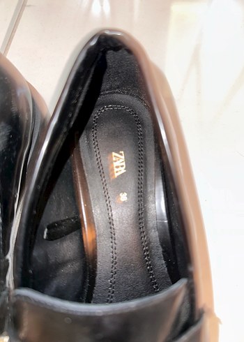 Zara Zincir Detaylı Siyah Deri Kadın Loafer - Görsel 2