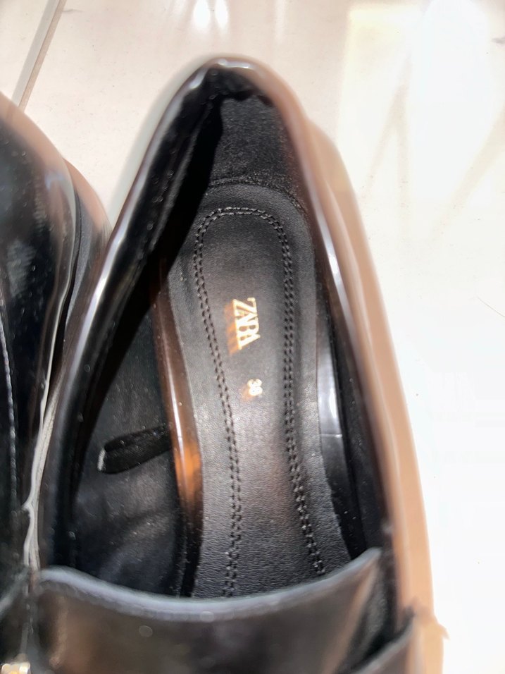 Zara Zincir Detaylı Siyah Deri Kadın Loafer - Görsel 2