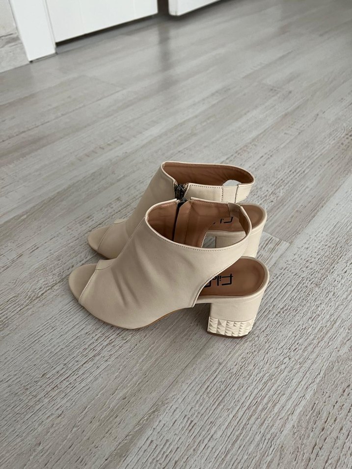 Bej Kadın Minimalist Topuklu Sandalet - Görsel 2