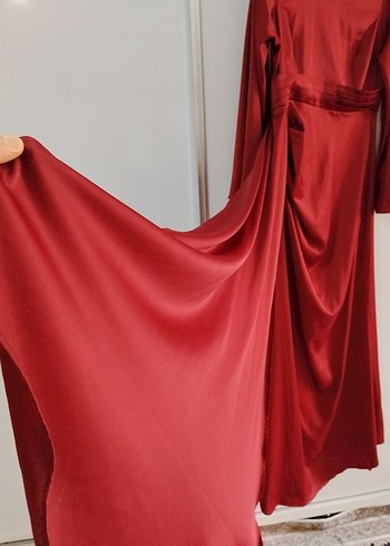 Bordo Uzun Drapeli Yüksek Yakalı Kadın Abiye Elbise - Görsel 4