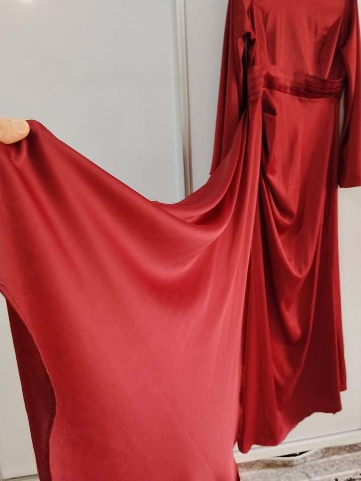 Bordo Uzun Drapeli Yüksek Yakalı Kadın Abiye Elbise - Görsel 4