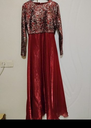 Uzun Kollu Parlak Kırmızı Abiye Elbise - Görsel 3