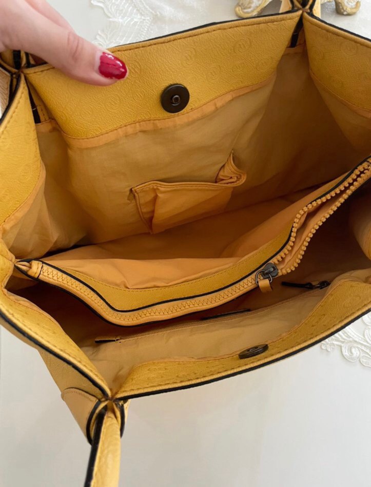 Sarı Deri Çizgili VAKKO Omuz Çantası - Görsel 2