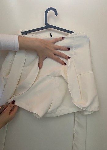 Beyaz Volanlı Midi Şortlu Etek - Görsel 4