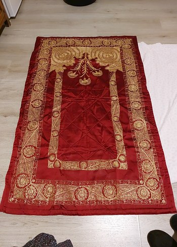 İşlemeli Parlak Bordo Geleneksel Seccade - Görsel 4