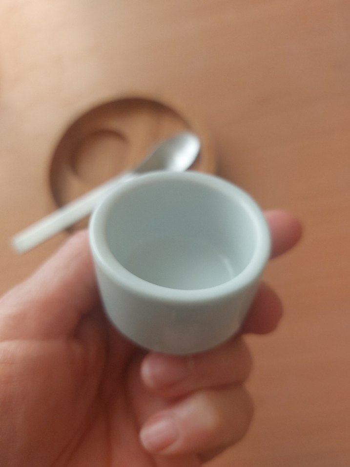 Beyaz Seramik Yumurtalık ve Ahşap Tabak Seti - Görsel 2