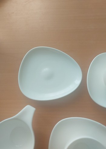 Beyaz Modern Tasarımlı Fincan ve Tabak Seti - Görsel 3