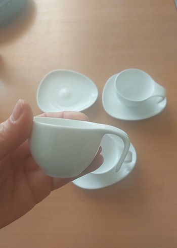 Beyaz Modern Tasarımlı Fincan ve Tabak Seti - Görsel 2