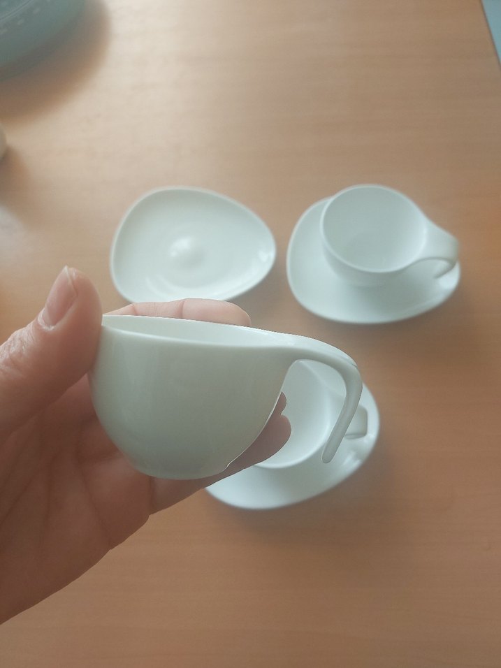 Beyaz Modern Tasarımlı Fincan ve Tabak Seti - Görsel 2