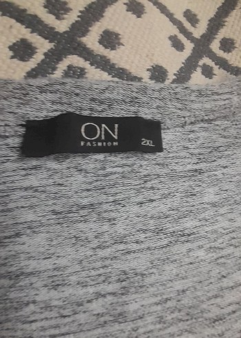 Bej V Yaka Yılan Desenli Triko Kadın Kazak - Görsel 3