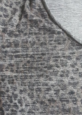 Bej V Yaka Yılan Desenli Triko Kadın Kazak - Görsel 4