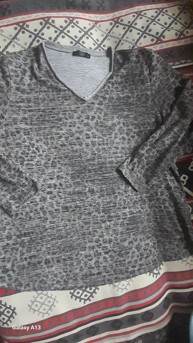 Bej V Yaka Yılan Desenli Triko Kadın Kazak - Görsel 2