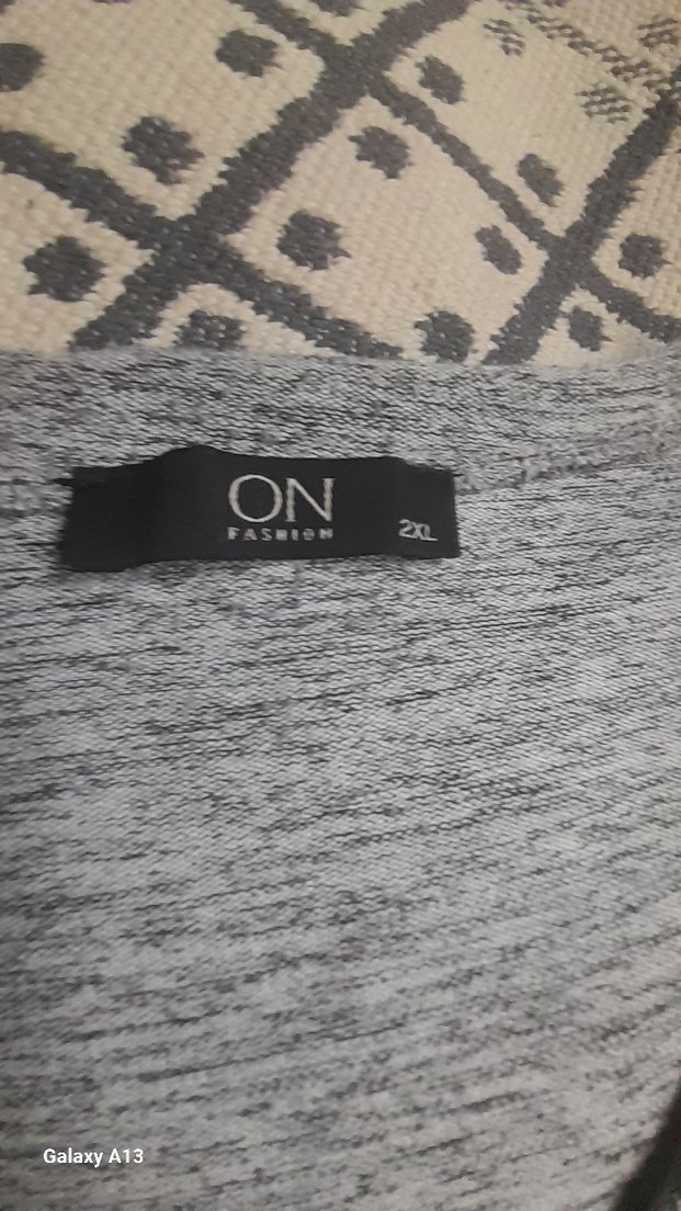 Bej V Yaka Yılan Desenli Triko Kadın Kazak - Görsel 3