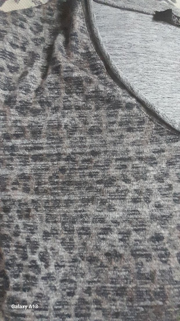 Bej V Yaka Yılan Desenli Triko Kadın Kazak - Görsel 4