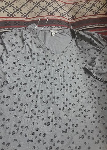 Gri V Yaka Kadın Tişört Midi Boy 64 beden Boy 78 En79 - Görsel 3