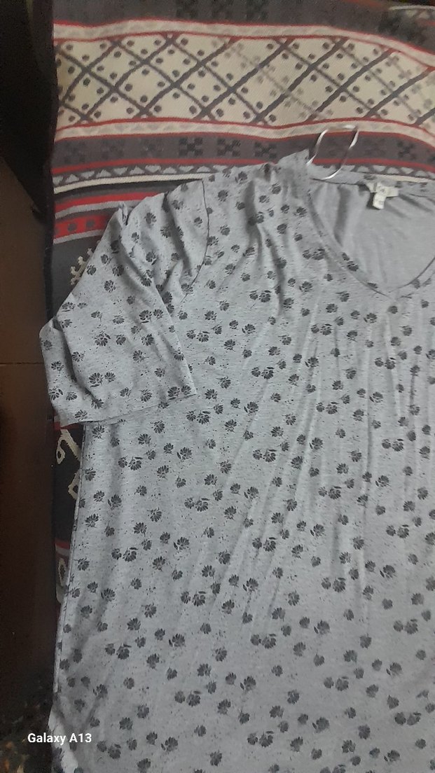 Gri V Yaka Kadın Tişört Midi Boy 64 beden Boy 78 En79 - Görsel 4