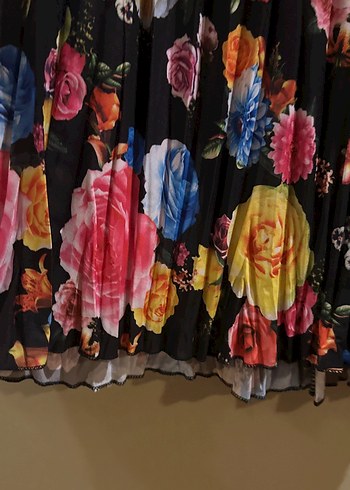 (
0 ürün)Çiçek Desenli Pileli Uzun Kadın Etek - Görsel 4