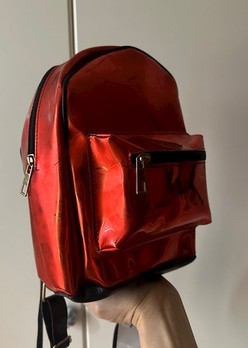Kırmızı Parlak Deri Sırt Çantası - Görsel 3